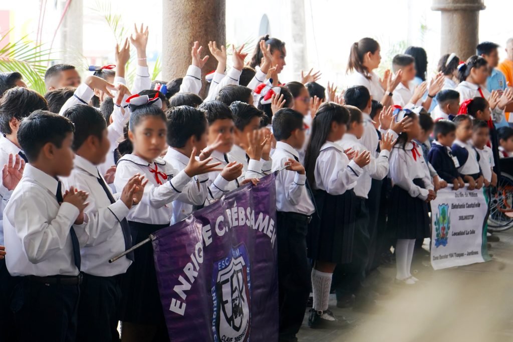 Realizan Lunes Cívico por el Día Internacional de las Personas con