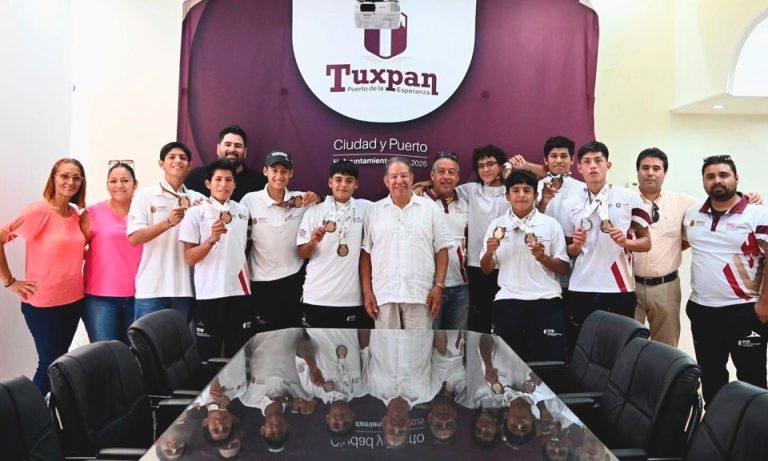 Alcalde José Manuel Pozos Castro felicita y reconoce a canoístas y kayakistas tuxpeños que ganaron medallas en los Juegos Nacionales Conade