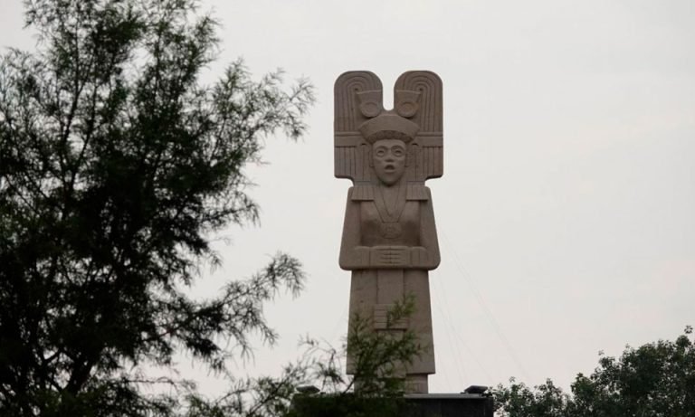 Gobernadora huasteca enaltece a las mujeres indígenas en Paseo de la Reforma