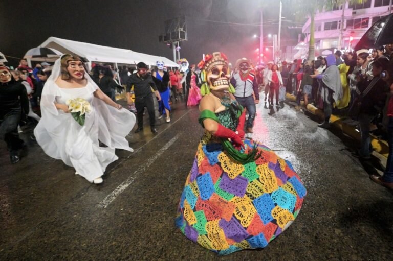 Tuxpan vive a plenitud el Festival de Día de Muertos