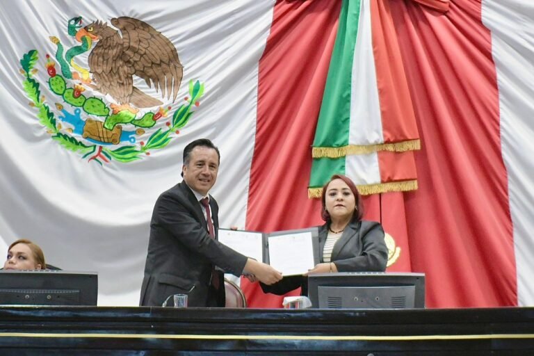 Entrega Cuitláhuac iniciativa al Congreso para crear Secretaría de Cultura
