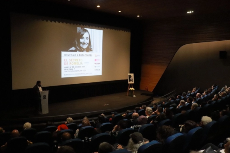 Rinden homenaje a la cineasta Busi Cortés en la Cineteca Nacional