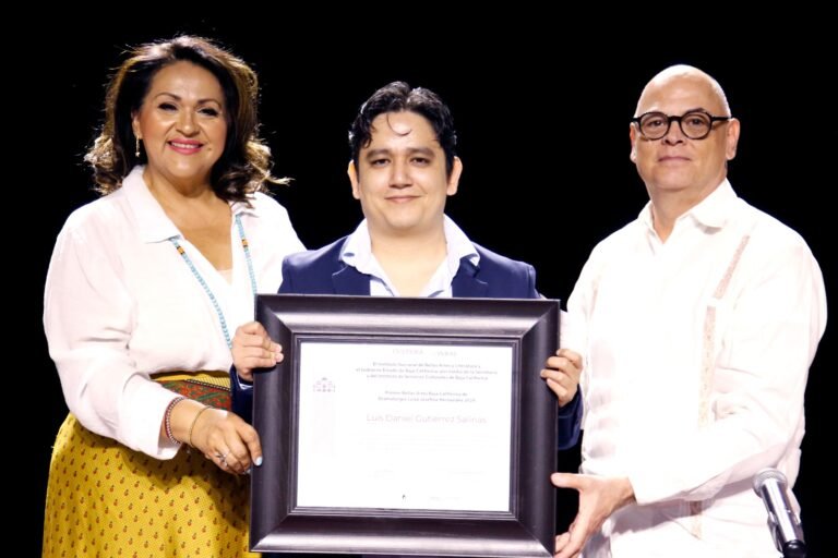 Recibe Luis Daniel Gutiérrez Salinas el Premio Bellas Artes Baja California de Dramaturgia “Luisa Josefina Hernández” 2024