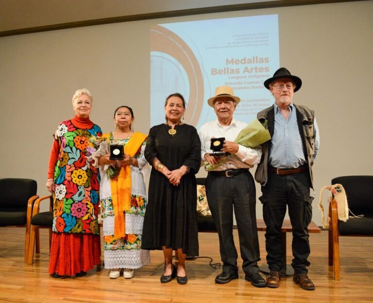 En un acto de justicia cultural el Inbal entrega la Medalla Bellas Artes a Briceida Cuevas y Juan Hernández por enriquecer la literatura en lenguas indígenas