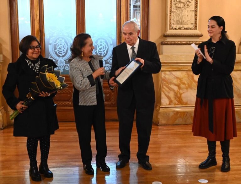 La Secretaría de Cultura y el Inbal reconocen a Armando Colina por su aporte a las artes de México