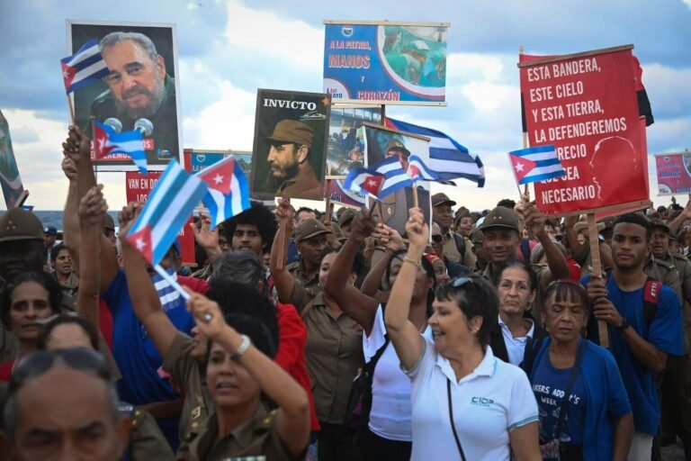 ¡Marcha el pueblo cubano en defensa de su dignidad, en apoyo a su revolución!