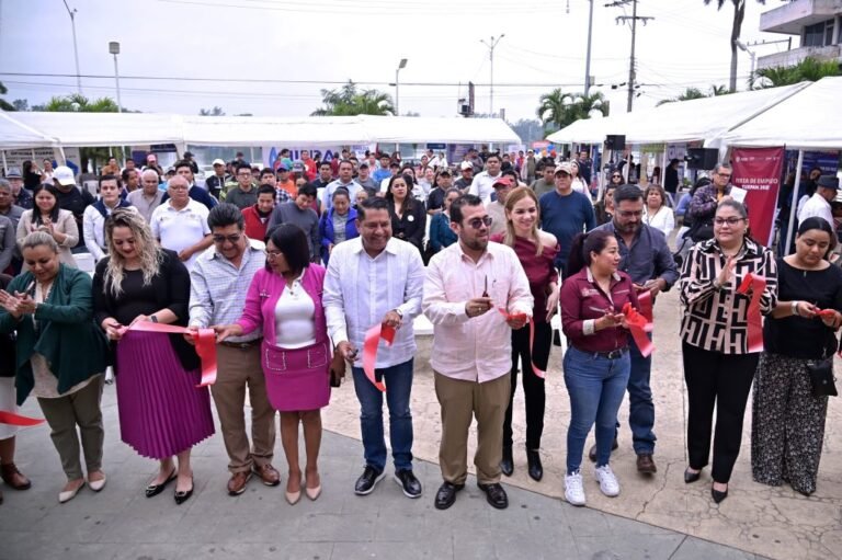 Empresas e instituciones de gobierno ofertan oportunidades laborales en la Feria del Empleo Tuxpan 2025
