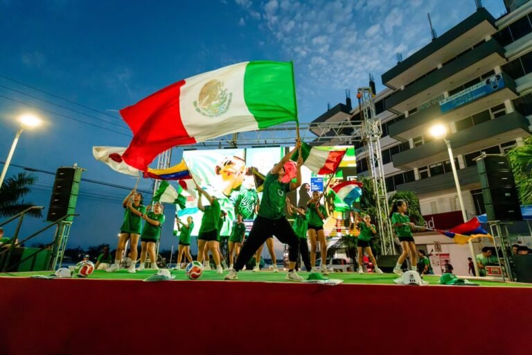 Daniel Cortina reúne a miles de tuxpeños para apoyar a la Selección Mexicana