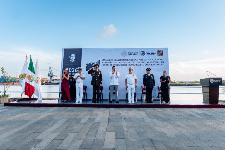 Tuxpan honra la memoria de Fausto Vega Santander con monumento conmemorativo