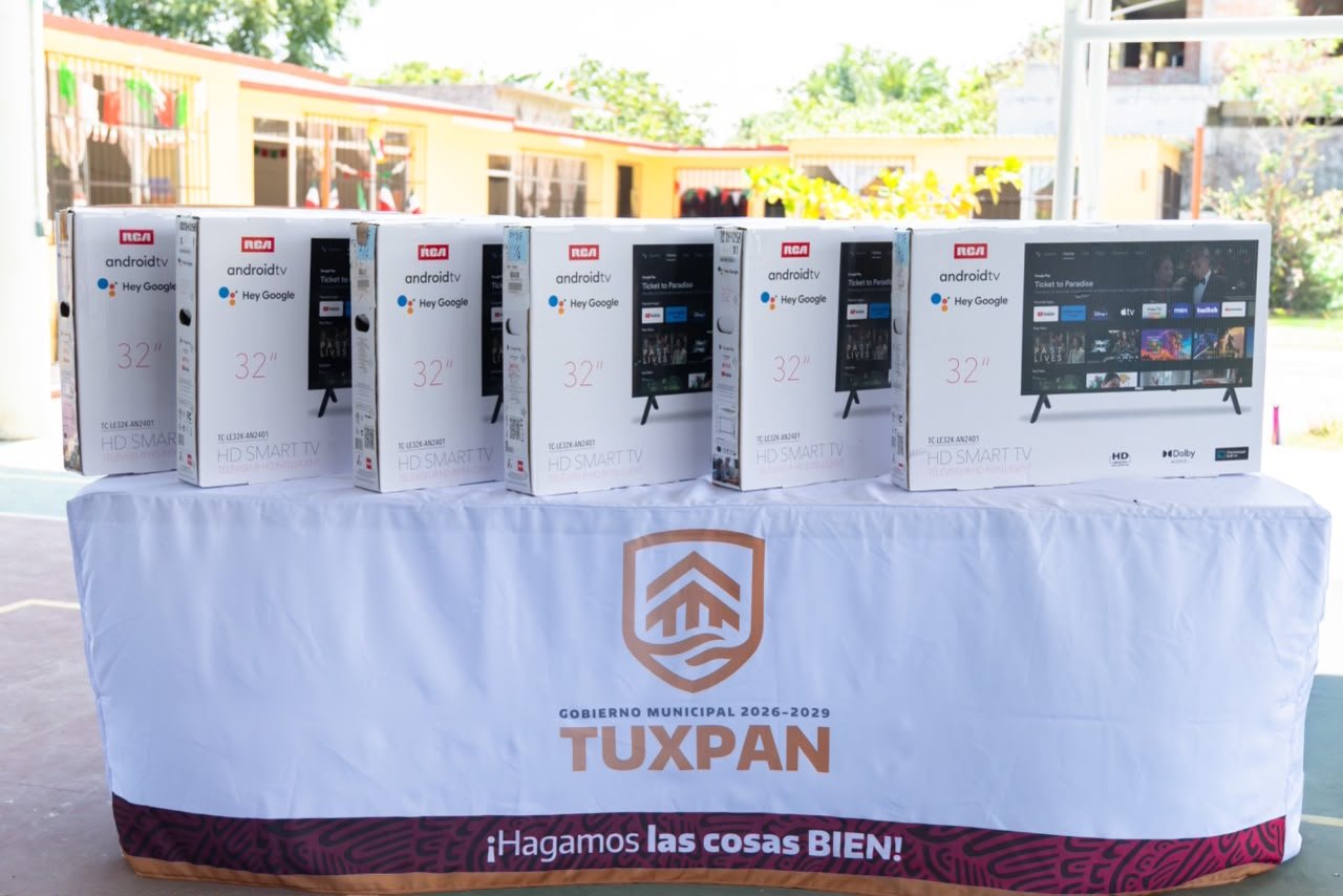 Entrega de pantallas al Telebachillerato Anáhuac