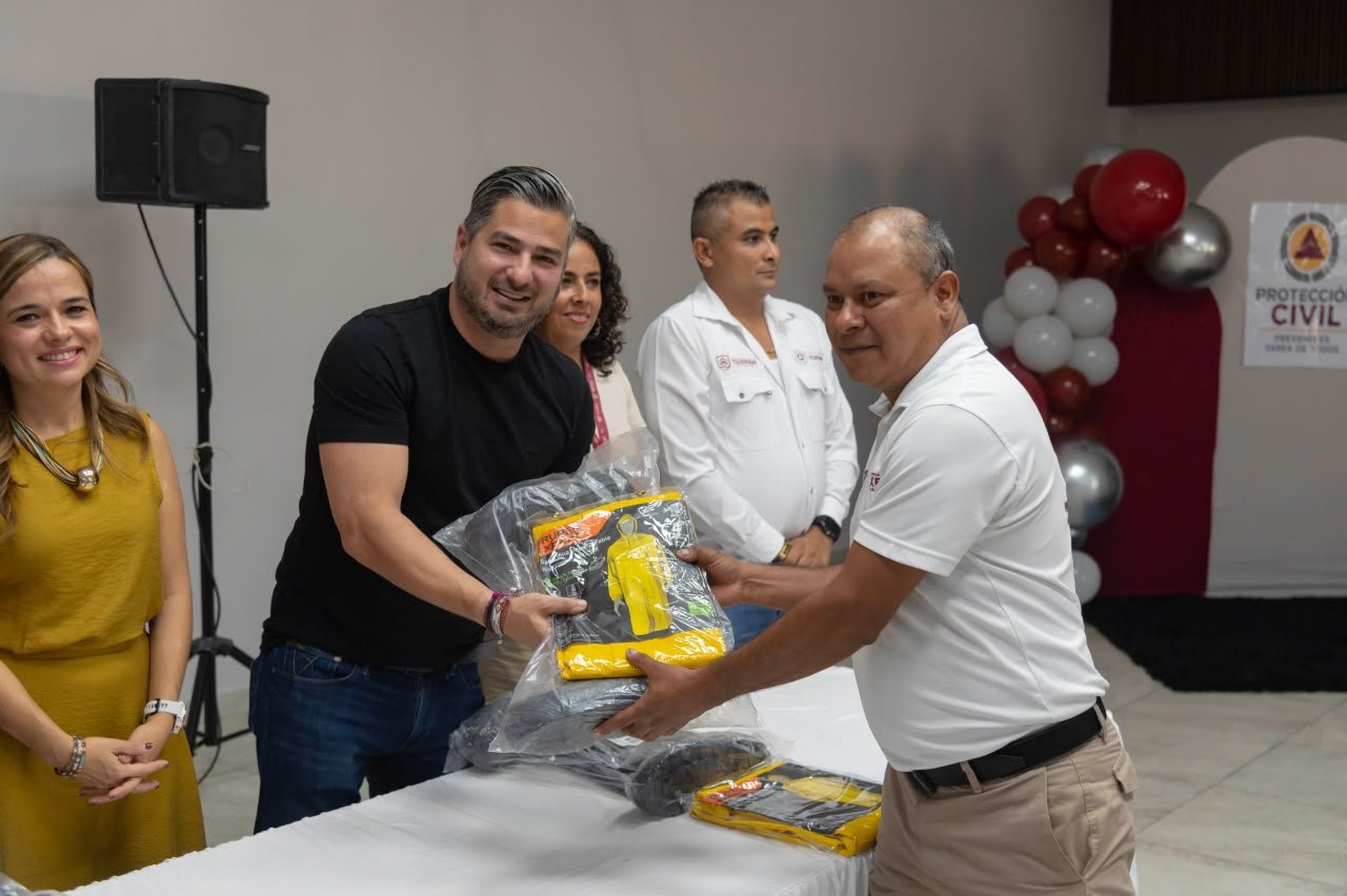 Reconocimiento a Protección Civil Tuxpan — foto 2