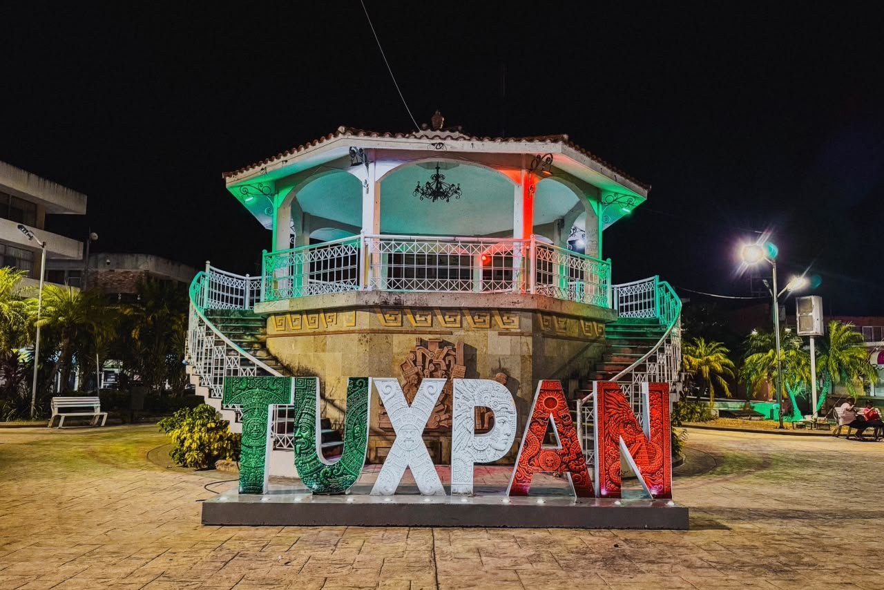 Tuxpan se ilumina de orgullo mexicano — foto 3