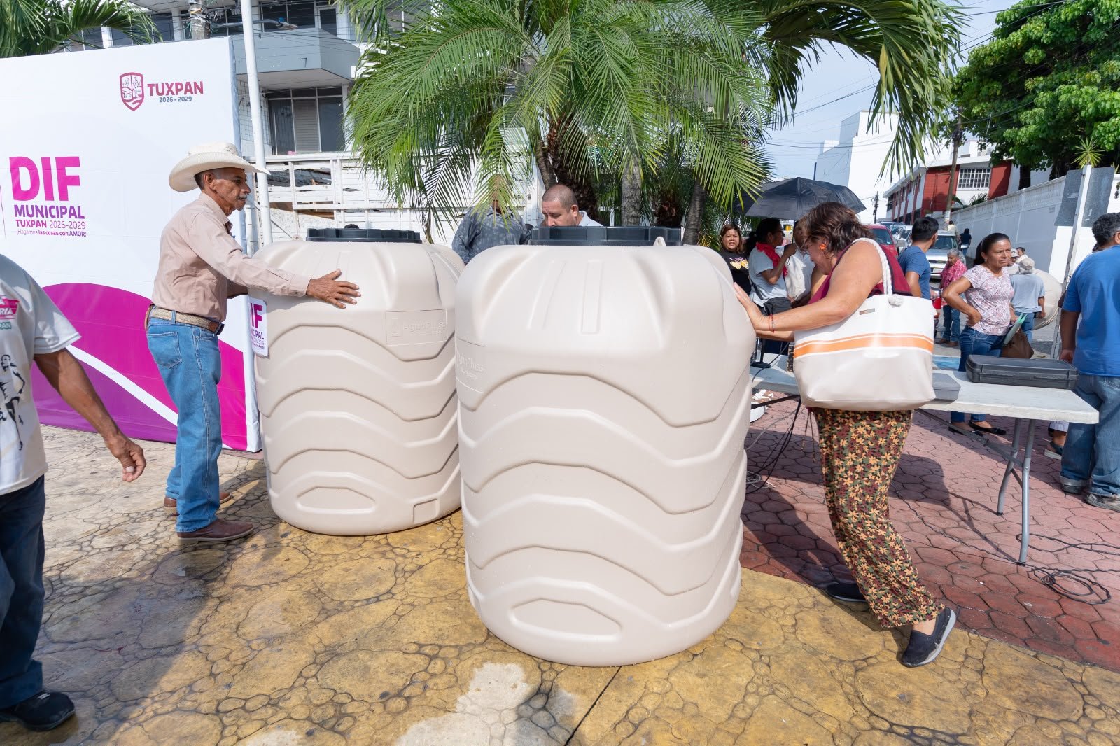 Programa Tinacos a Bajo Costo en Tuxpan